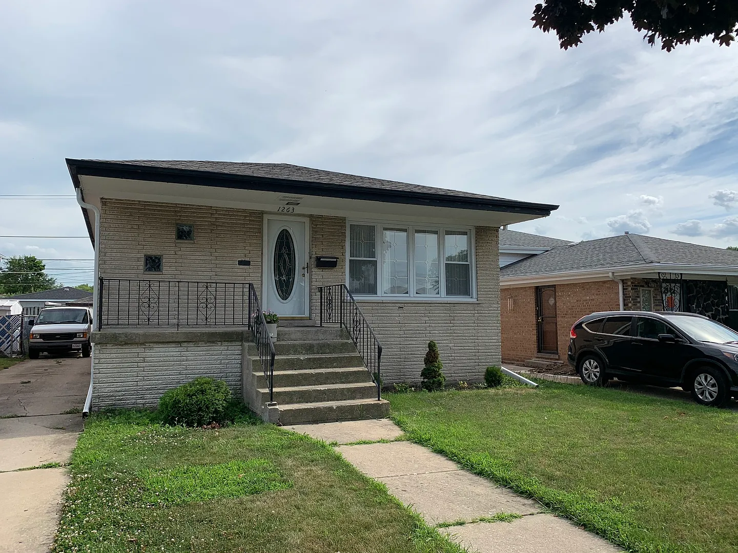 1263 Memorial Dr photo 1