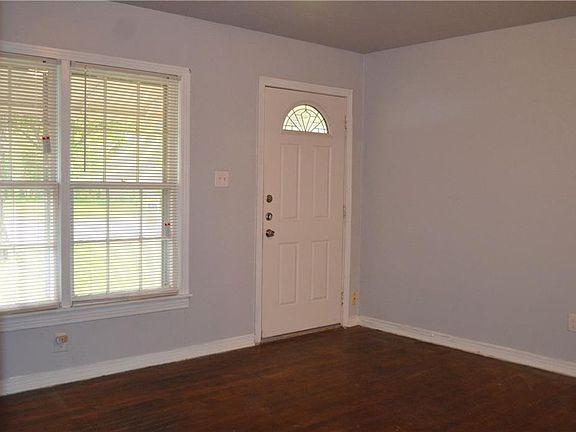 3rd image of 4016 Earl St