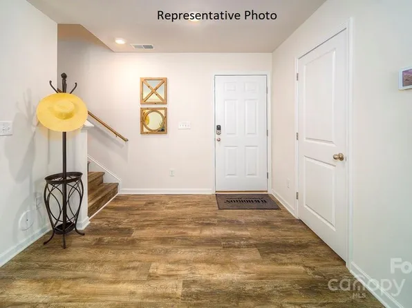 1423 5th Street Dr NE, Hickory, NC 28601