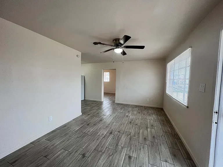 2233 E Wood St — Photo 19