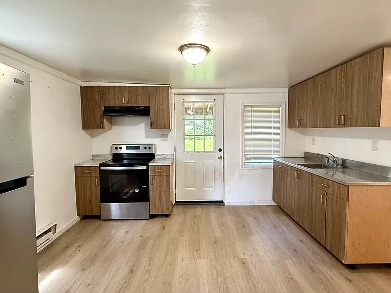 1443 Albright Ave — Photo 2