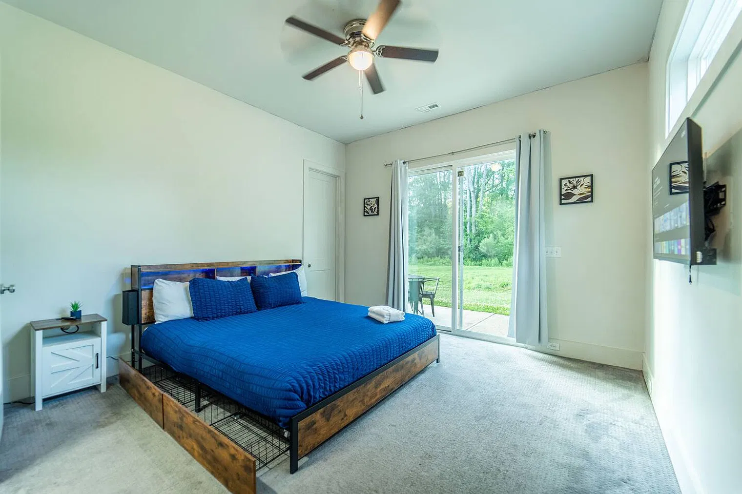 4 bed, 3.0 bath, $5,160 — Photo 4