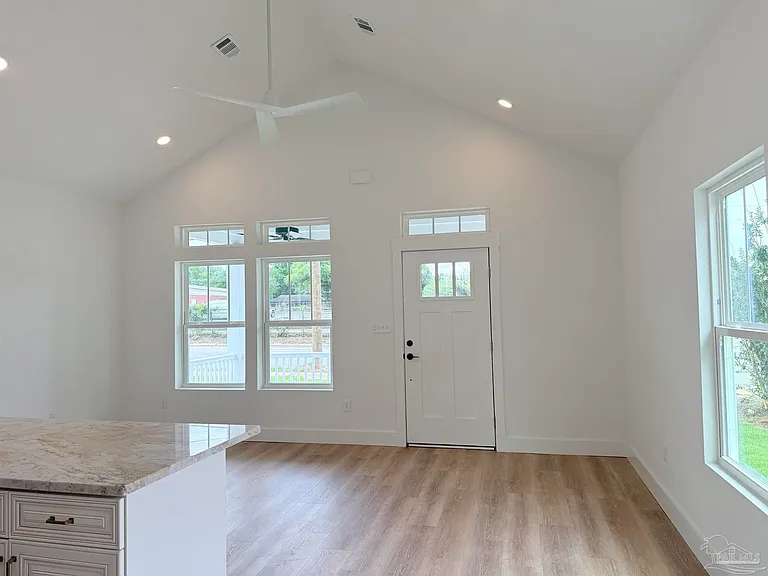 1901 N Davis Hwy — Photo 5