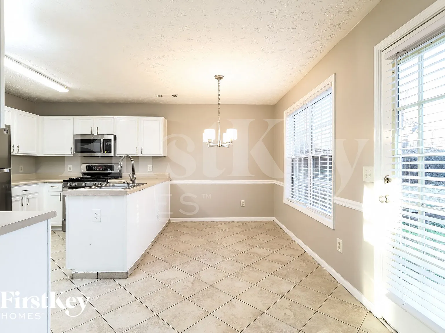 3 bed, 2.5 bath, 1921 sqft, $2,360 — Photo 4