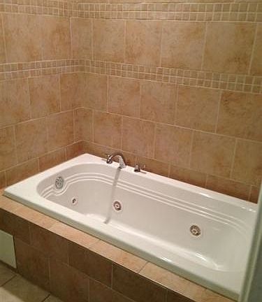 Jetted tub