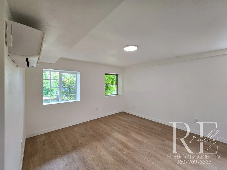 323 Summit Ave S — Photo 8