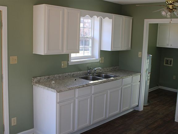 2nd image of 1110 Highland St