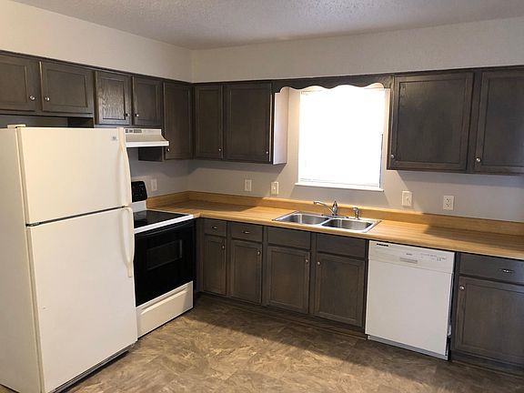 3rd image of 3500 Bridge Manor Dr