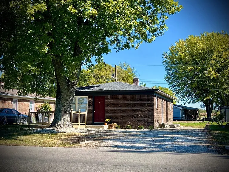 635 S Indiana St — Photo 14