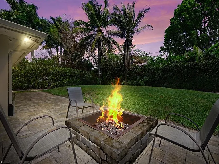 1051 Cypress Woods Dr — Photo 2