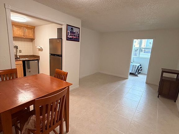 4th image of 606 W 81st Street #111
