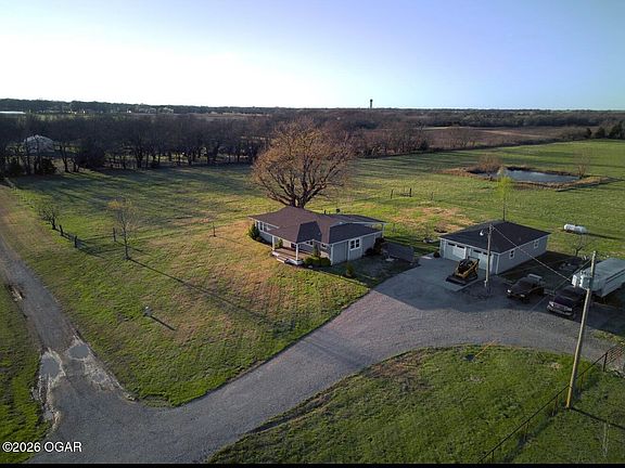 2nd image of 1460 14000th Rd