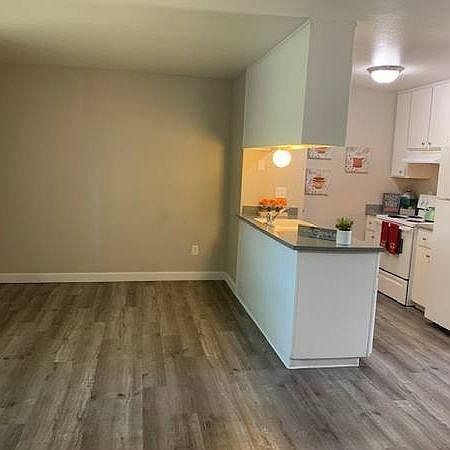 1st image of 425 Lincoln Ave #1