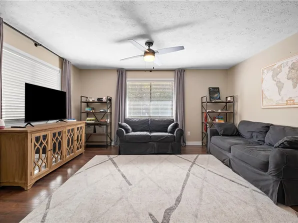 522 N Donahue Dr APT 8, Auburn, AL 36832