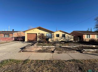 207 Elizabeth St, Gallup, NM 87301