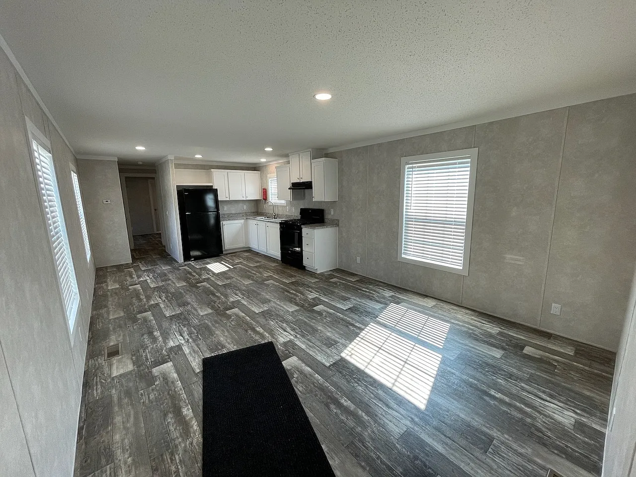 Circle Mobile Home Park - Unit 21 — Photo 3