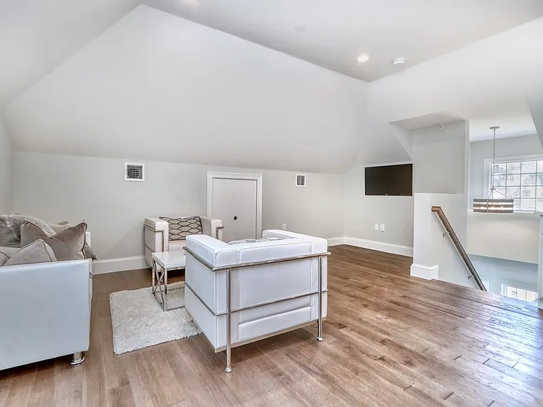 7 Hillside Ave #3 — Photo 5