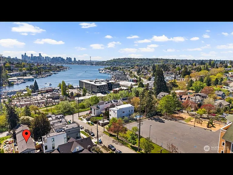 4028 5th Ave NE — Photo 23