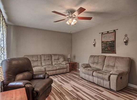 5th image of 1018 Hillcrest Dr