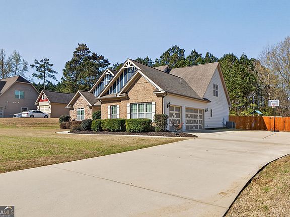3rd image of 137 Caraway Rd
