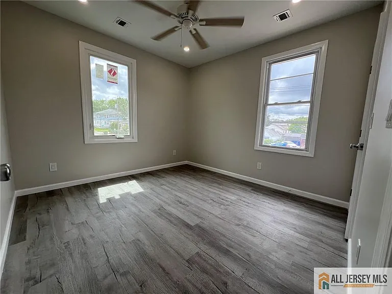 588 Livingston Ave #2-B — Photo 13
