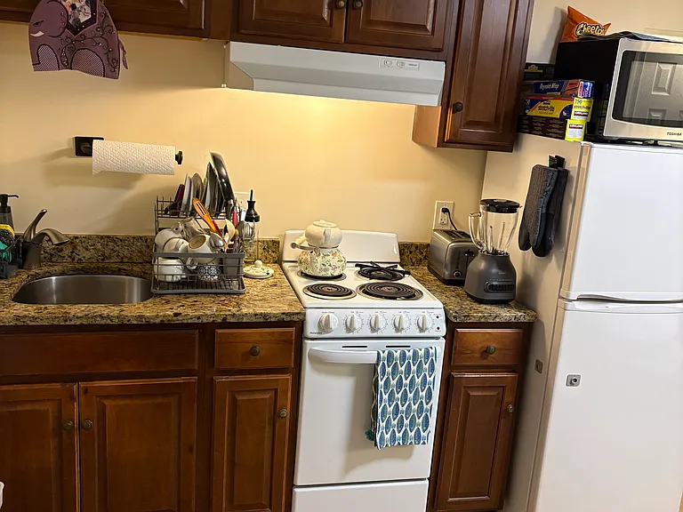 16 Eliot Cres #A — Photo 21