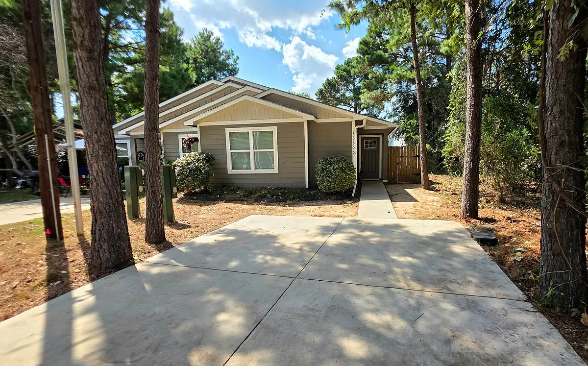 2 bed, 2.0 bath, 1000 sqft, $1,300 — Photo 2