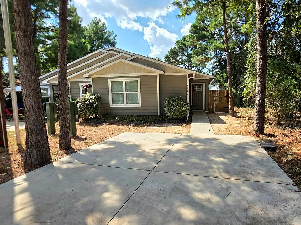 16800 Crestmont
