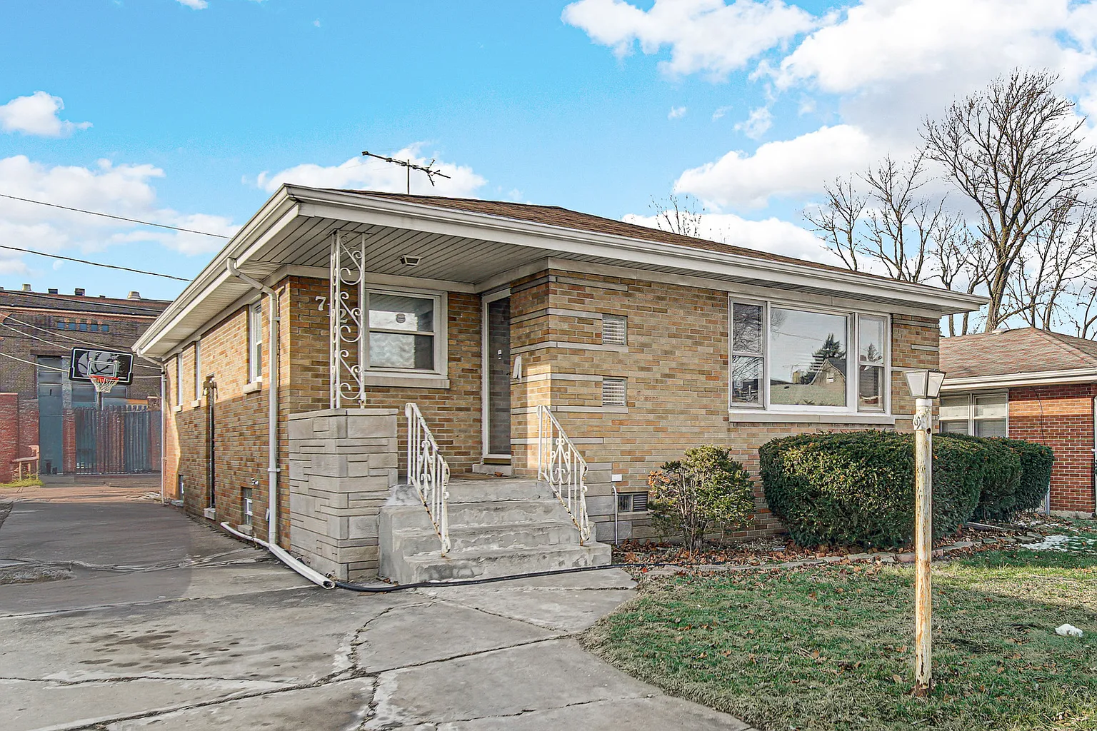712 May St photo 1