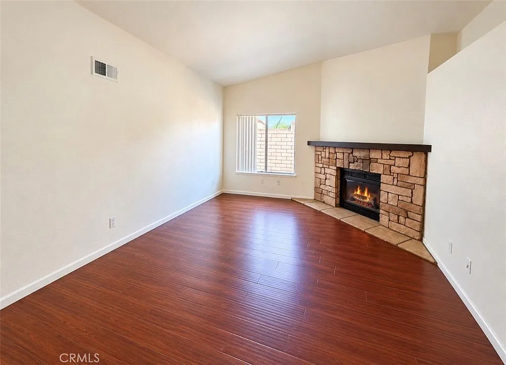 4 bed, 1415 sqft, $2,700 — Photo 2