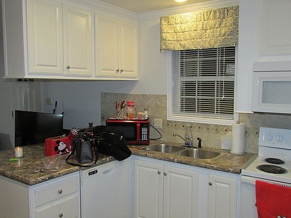 5th image of 17 Cynthia Cir