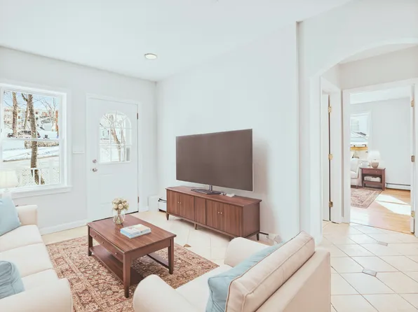 47 Campbell St Floor 2, Woburn, MA 01801
