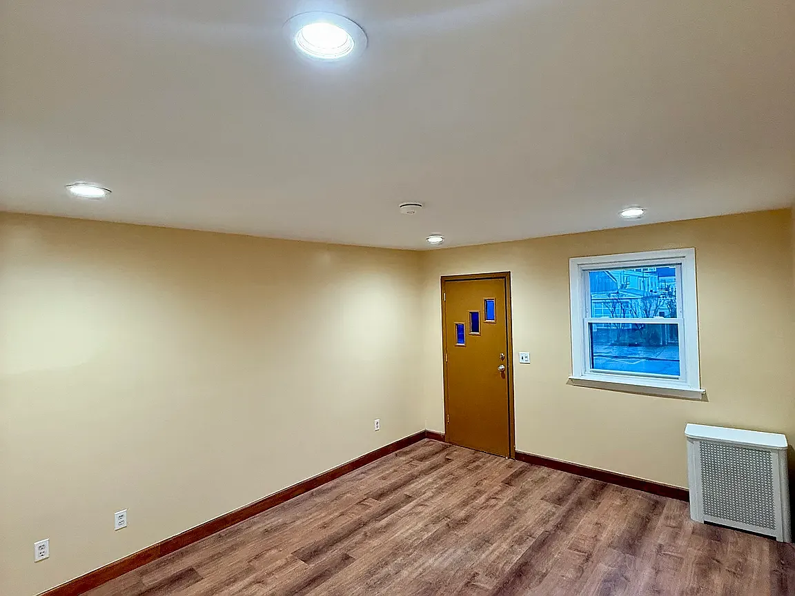 208 Sanford Ave — Photo 4