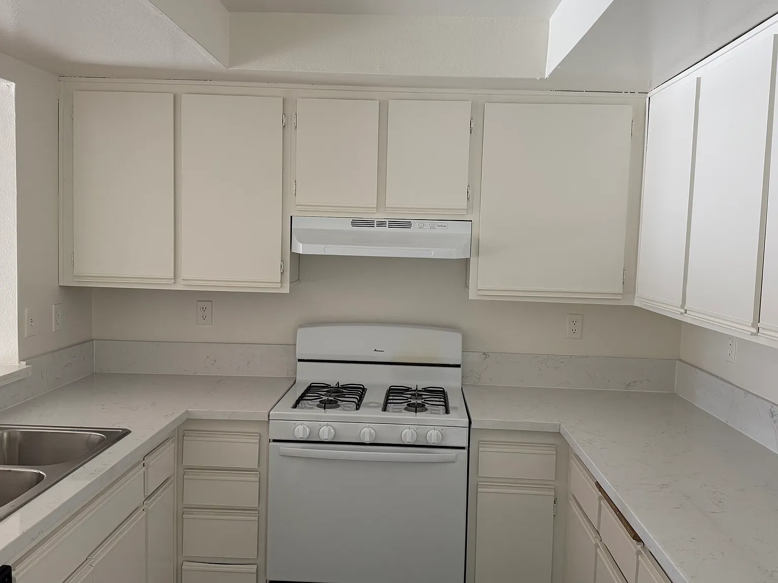 2 bed, 1100 sqft, $3,150 — Photo 2