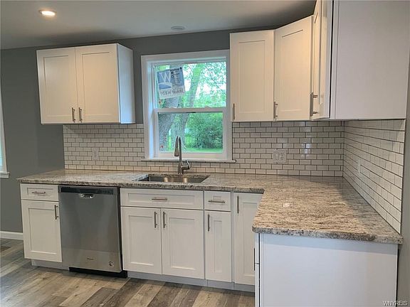 4th image of 35 Chesterfield Dr