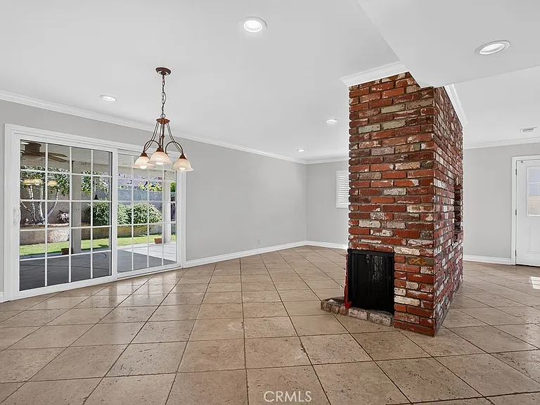 2310 E Monroe Ave — Photo 5