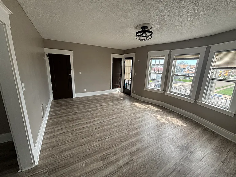 500 Colvin Ave #3 — Photo 5