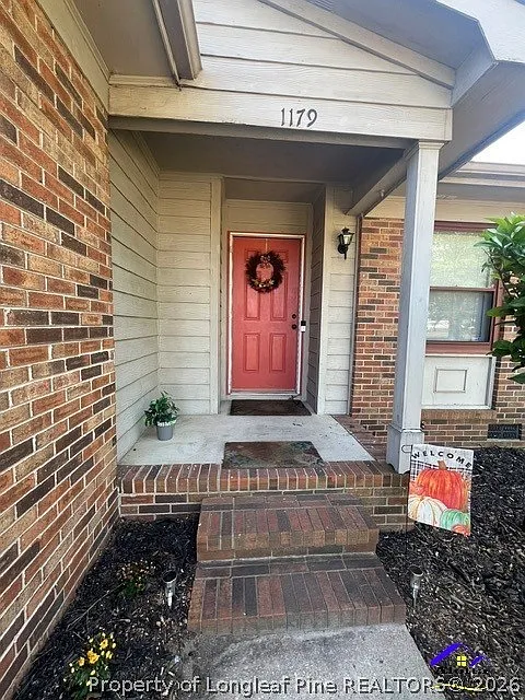 3 bed, 2.0 bath, 1876 sqft, $1,690 — Photo 2