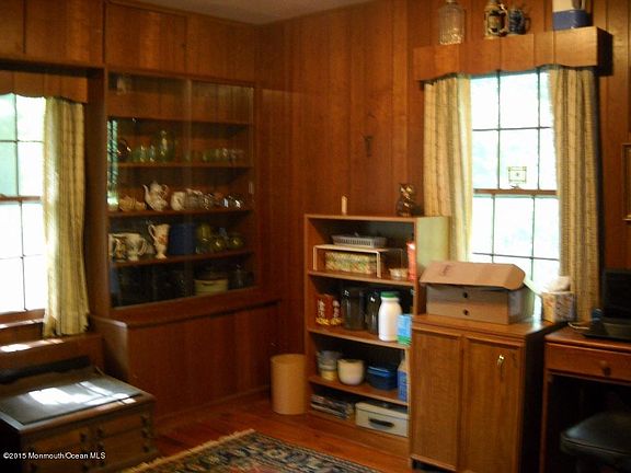 5th image of 53 Oak Ln