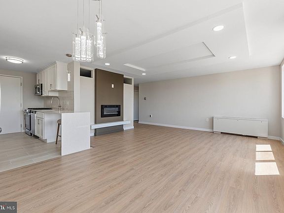 2nd image of 10201 Grosvenor Pl APT 1626