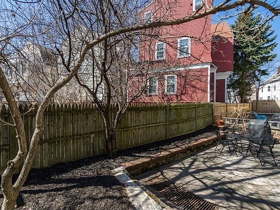 4th image of 416 Medford St #3