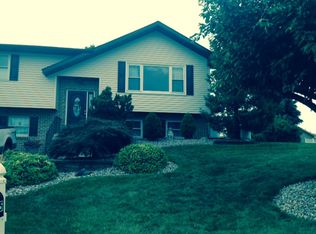 1775 Peachtree Cir, Whitehall, PA 18052