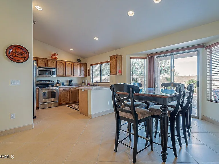 1105 N Cota Ln — Photo 13