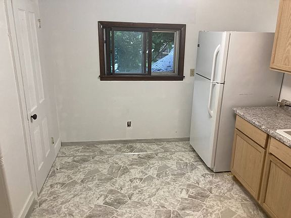 2nd image of 400 S Jackson St #1
