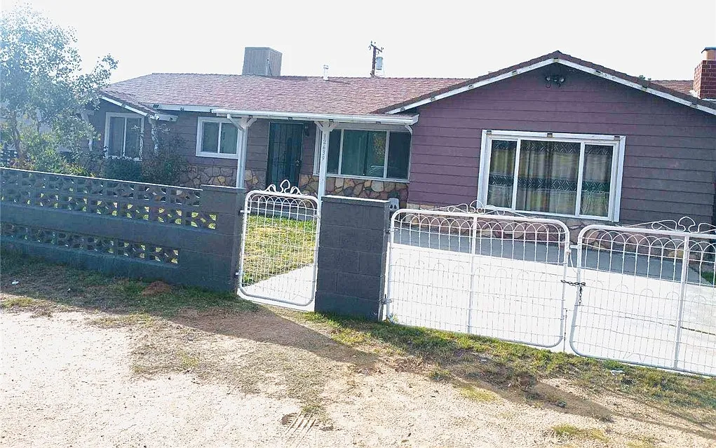 3 bed, 1.5 bath, 1024 sqft, $1,800 — Photo 2