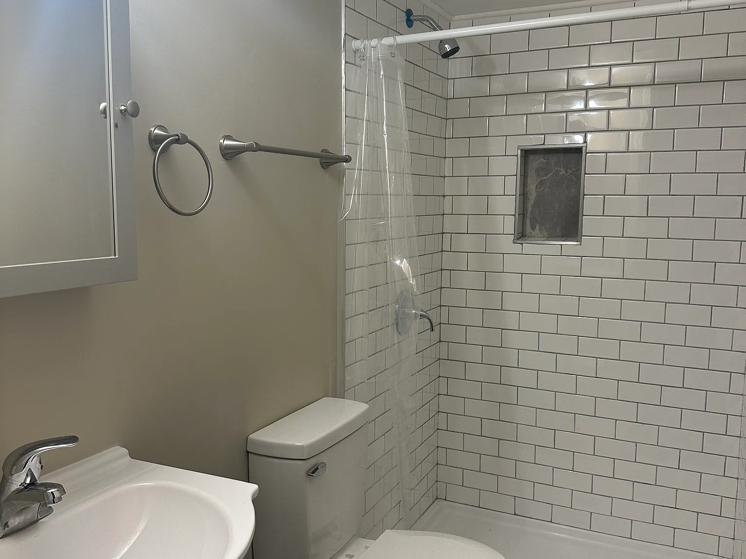 2 bed, 1000 sqft, $1,100 — Photo 4