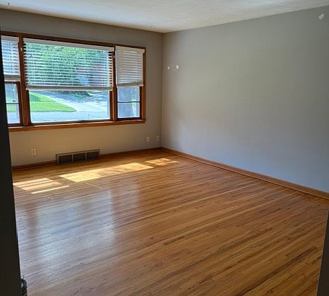 2nd image of 928 S 20th St APT 2