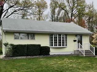 1 Blake Dr, Clark, NJ 07066