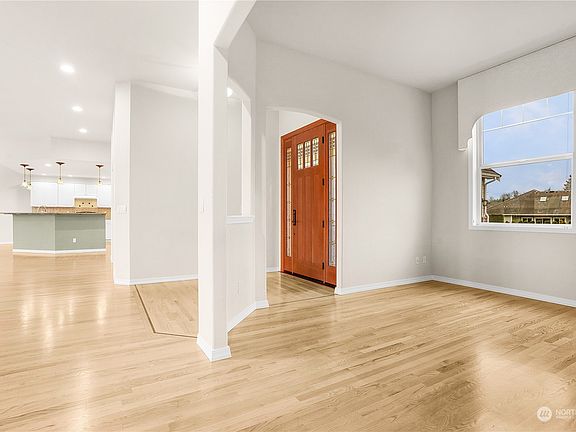5th image of 3910 Prestwick Lane SE