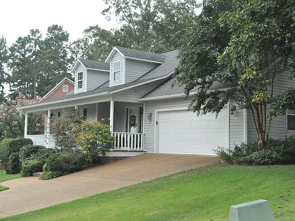 2nd image of 20 Lake Oak Dr